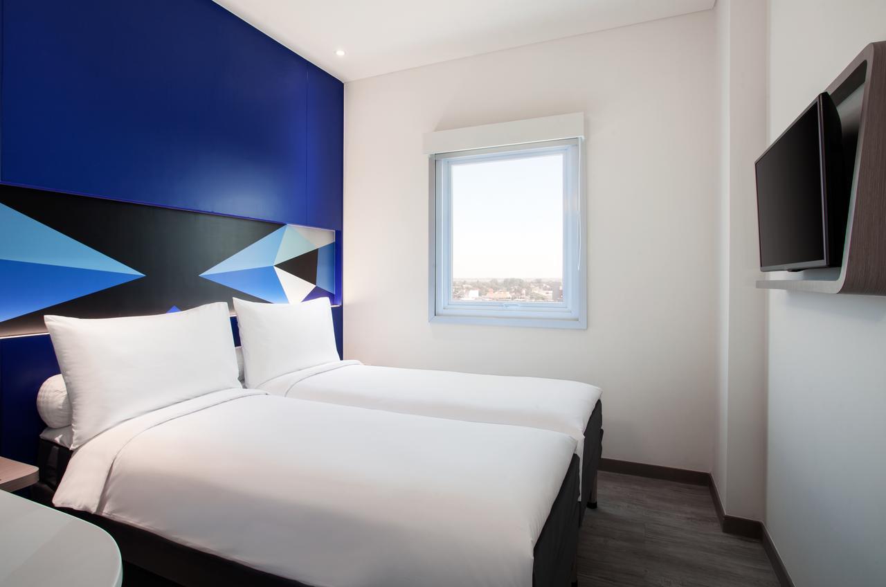 Ibis Budget Чиребон Экстерьер фото