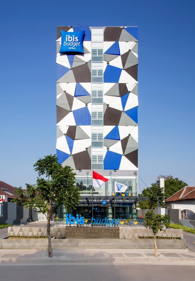 Ibis Budget Чиребон Экстерьер фото
