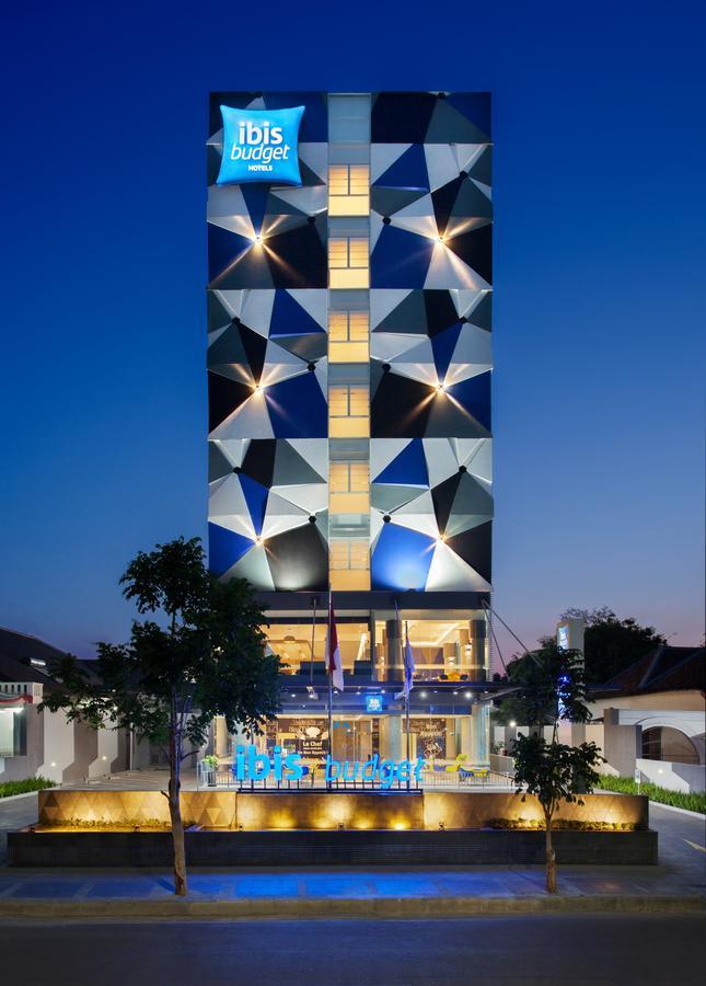 Ibis Budget Чиребон Экстерьер фото