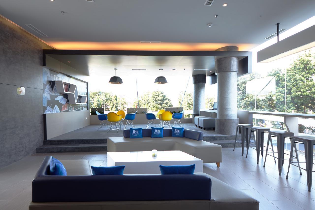 Ibis Budget Чиребон Экстерьер фото