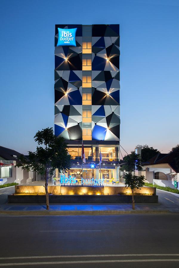Ibis Budget Чиребон Экстерьер фото