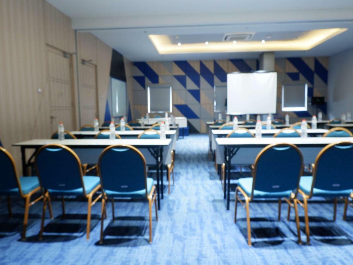 Ibis Budget Чиребон Экстерьер фото