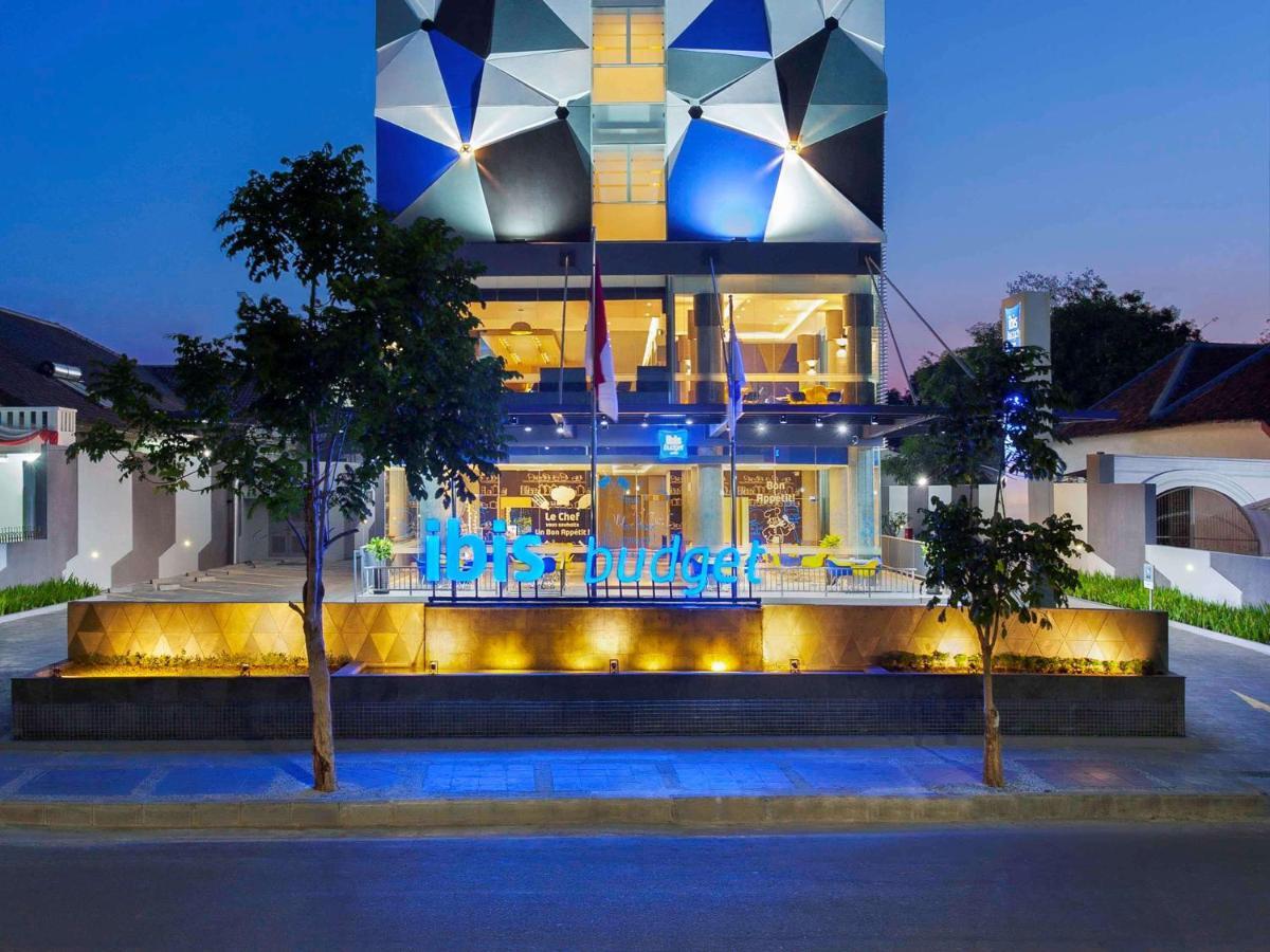 Ibis Budget Чиребон Экстерьер фото
