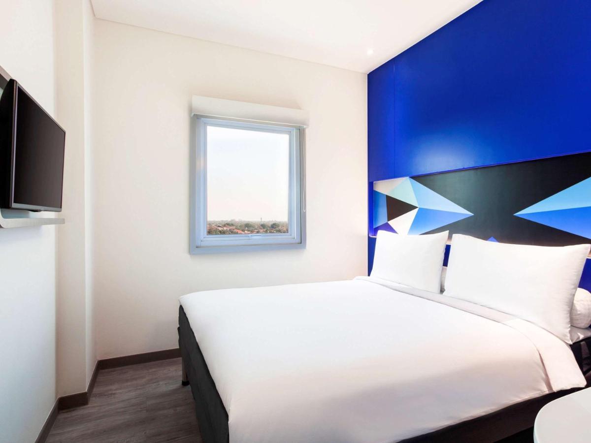 Ibis Budget Чиребон Экстерьер фото